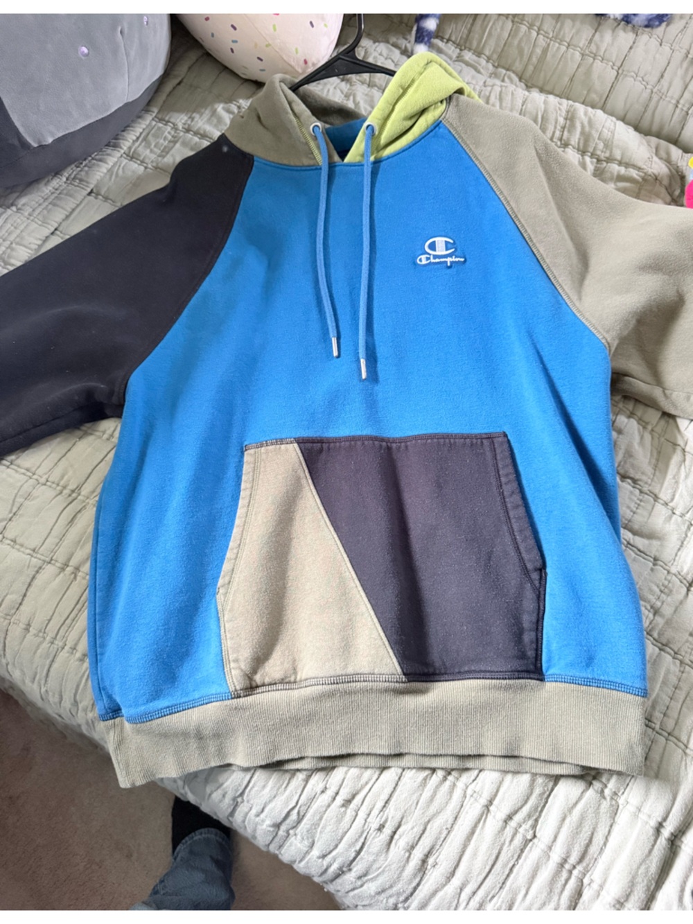 Champion Men’s Blue colorblock fleece hoodie with black & tan panels